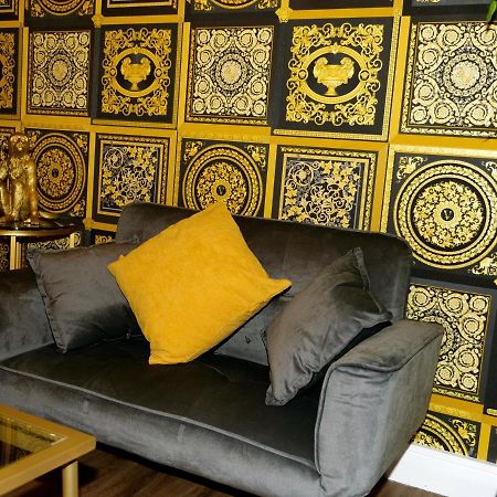 Ultra Deluxe Versace Apartment Near Sheffield Full Sky Tv Rotherham Kültér fotó