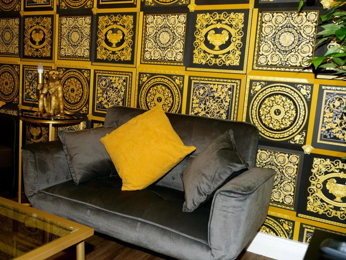 Ultra Deluxe Versace Apartment Near Sheffield Full Sky Tv Rotherham Kültér fotó
