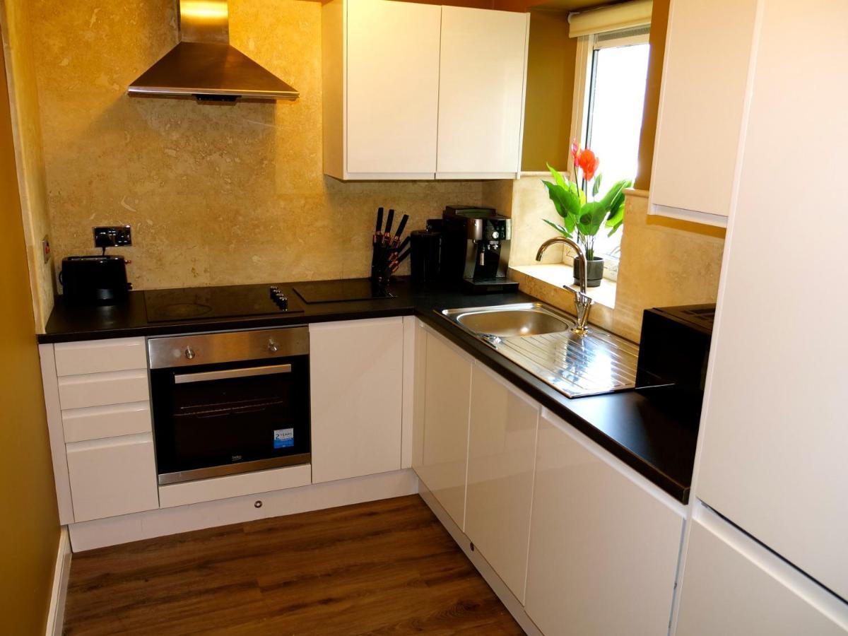 Ultra Deluxe Versace Apartment Near Sheffield Full Sky Tv Rotherham Kültér fotó